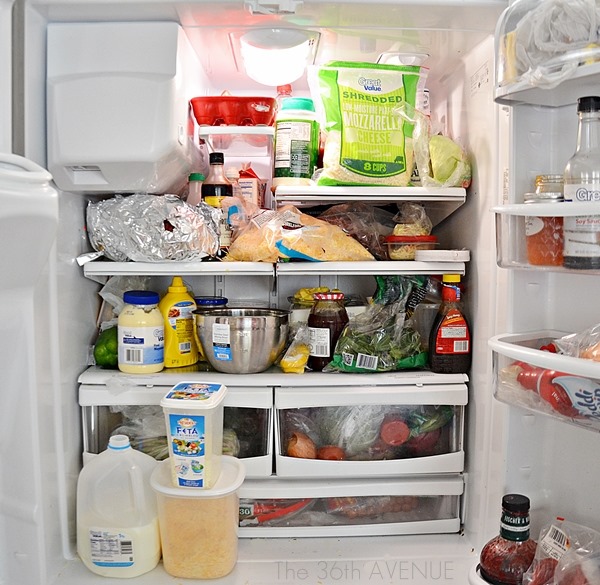 How to clean and keep your fridge CLEAN.  the36thavenue.com