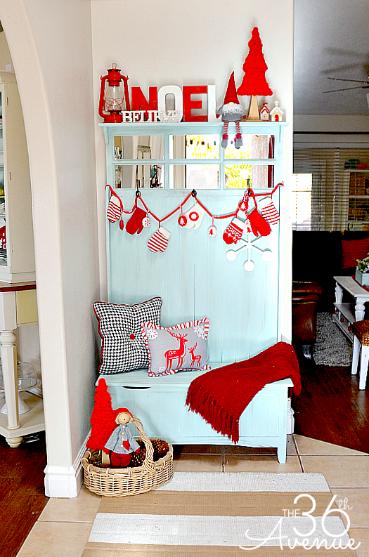 Christmas Decor Entryway… Loving the aqua and red accents! #home #decor #christmas