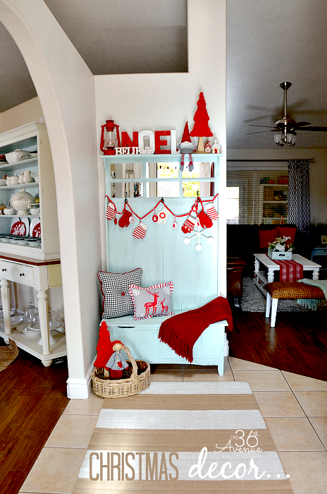 Christmas Decor Entryway… Loving the aqua and red accents! #home #decor #christmas