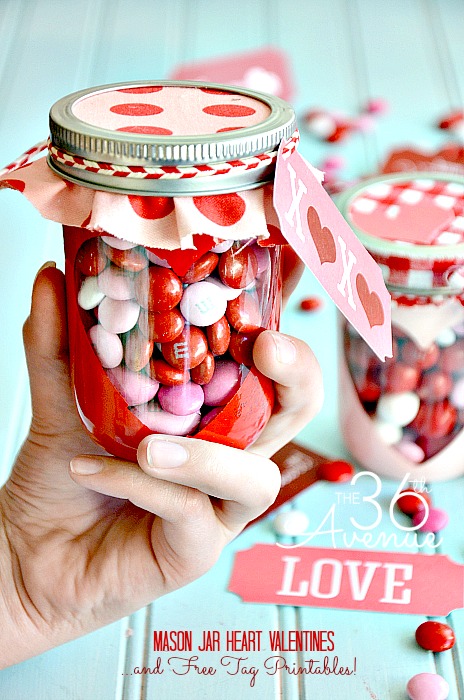 Top Mason Jar Craft Ideas. DIY handmade gifts in a jar, party ideas, organization, home decor, holiday gifts, recipes in a jar, teacher appreciation gifts, this post have it all. 