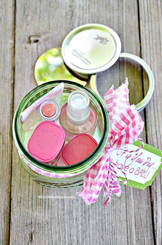 Super Jar Gift Idea and Free Printable at the36thavenue.com #herritagecollection