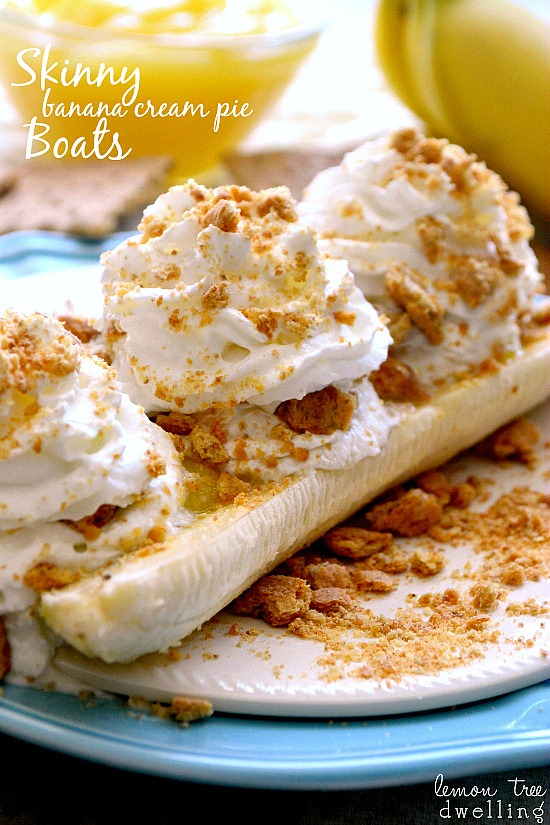 Skinny Banana Cream Pie Boats - just 4 ingredients & a perfect (guilt-free) summer treat! lemontreedwelling.com