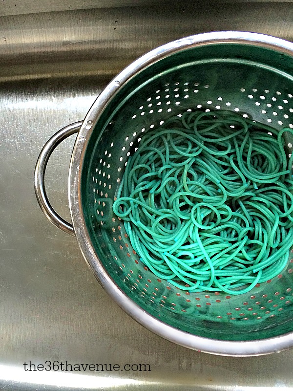 How to make Spaghetti Slime... Kids love this stuff!!! the36thavenue.com