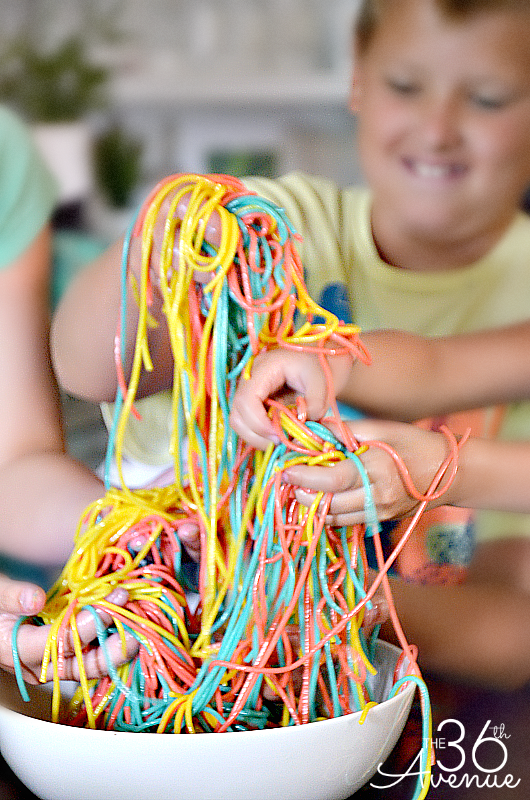 How to make Spaghetti Slime... Kids love this stuff!!! the36thavenue.com