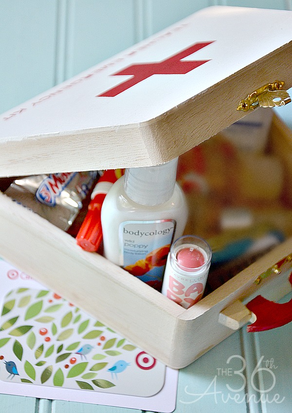 Emergency Kit Gift Idea... Perfect for teachers, friends and teens!  the36thavenue.com #gifts 