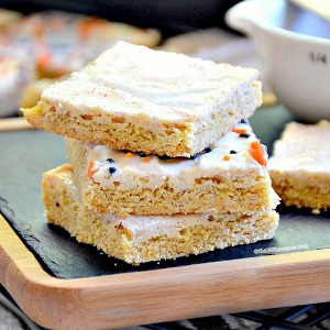 Fall Recipes - Easy and delicious Pumpkin Bars Recipe by the36thavenue.com