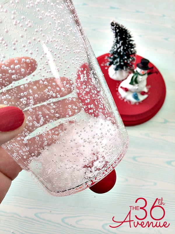 Christmas Gift Idea - Super cute Snow Globe Tutorial at the36thavenue.com