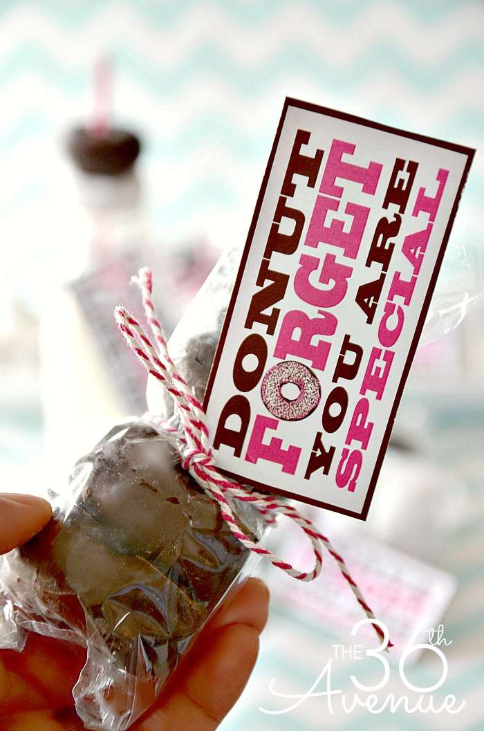 Gift Ideas - Free Printable and Valentines at the36thavenue.com #handmade