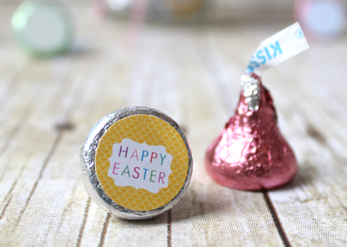 Free Easter Printables - Super cute and festive printables at the36thavenue.com ...Pin it now and print them later!