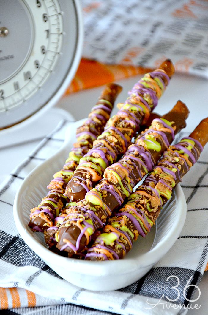Recipes - Double Dipped Butterfinger Pretzels at the36thavenue.com Treats, dessert, easy recipe. 