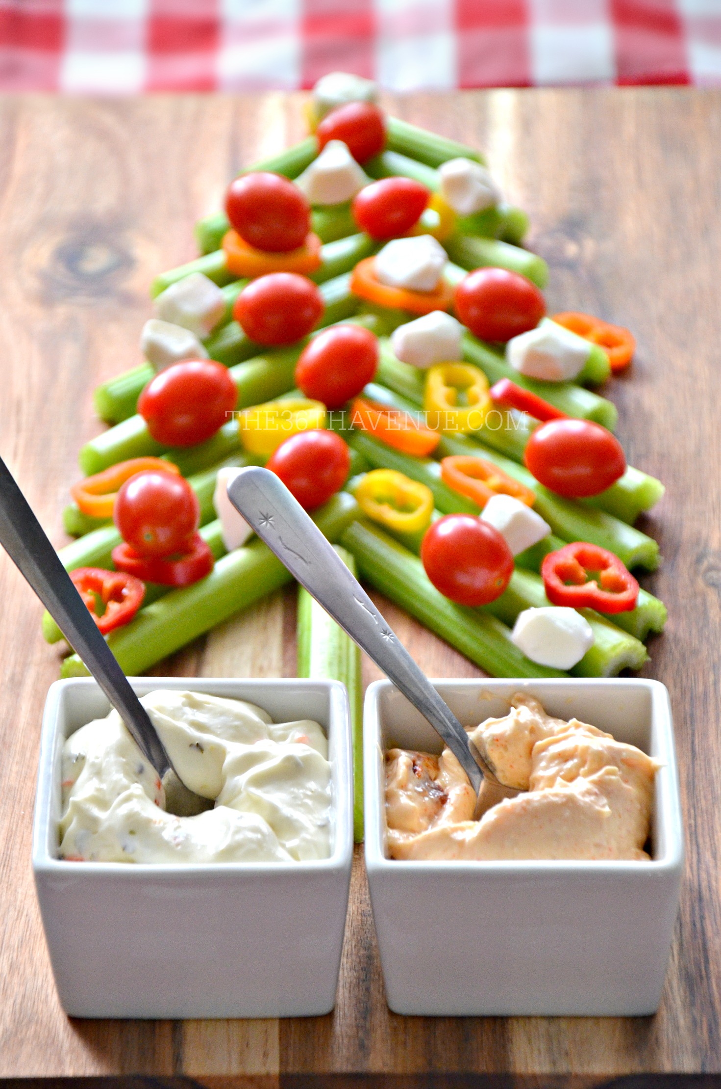 Christmas Recipes- Veggie Christmas Tree Appetizer... A healthy appetizer for the holidays! Pin it NOW and make it later! 