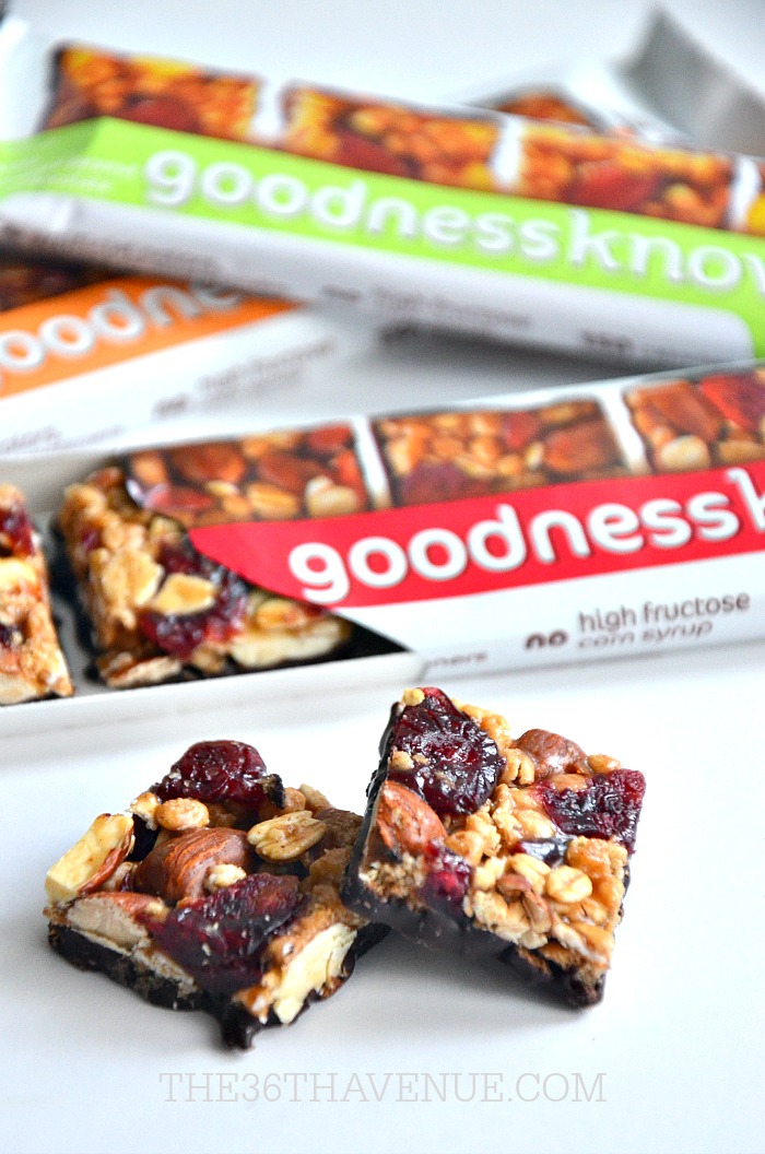 Easy Snack Idea - These snackable treats are seriously delicious! They come in three tasty flavors and they are made with whole nuts, real fruits, toasted oats, and dark chocolate with no artificial colors, flavors or sweeteners. Four squares have just 150 calories! PIN IT NOW and try them later! 