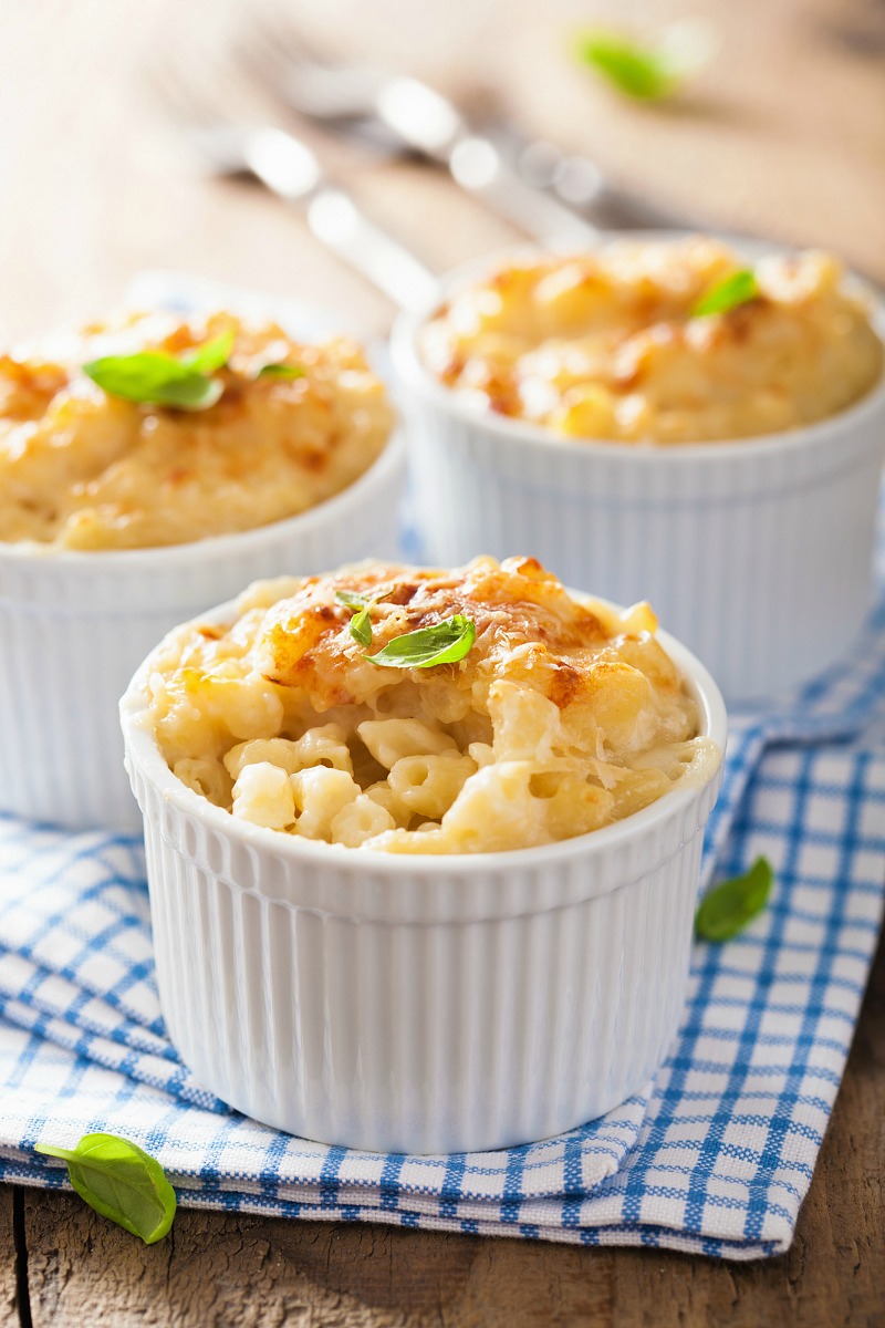 Baked Macaroni and Cheese recipe. Easy and delicious Mac and Cheese recipe.