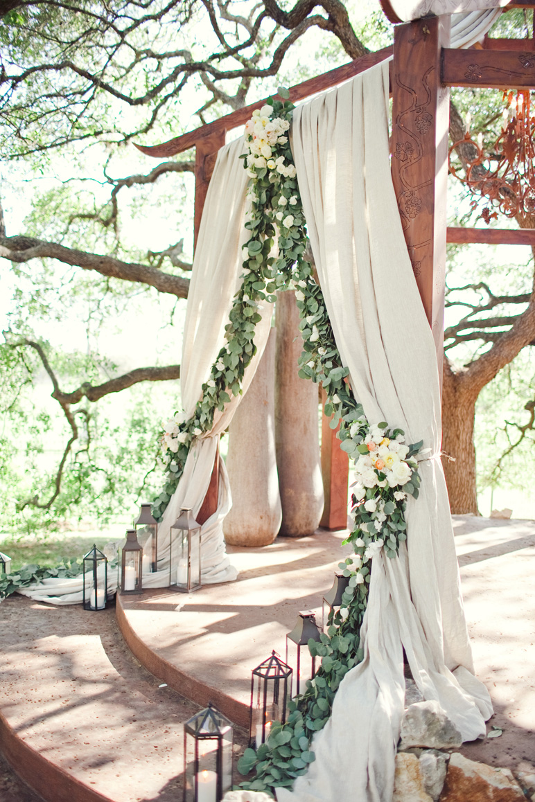 Bohemian Wedding ideas - These Boho Chic Weddings are gorgeous and the perfect inspiration to design the perfect wedding day. More at the36thavenue.com