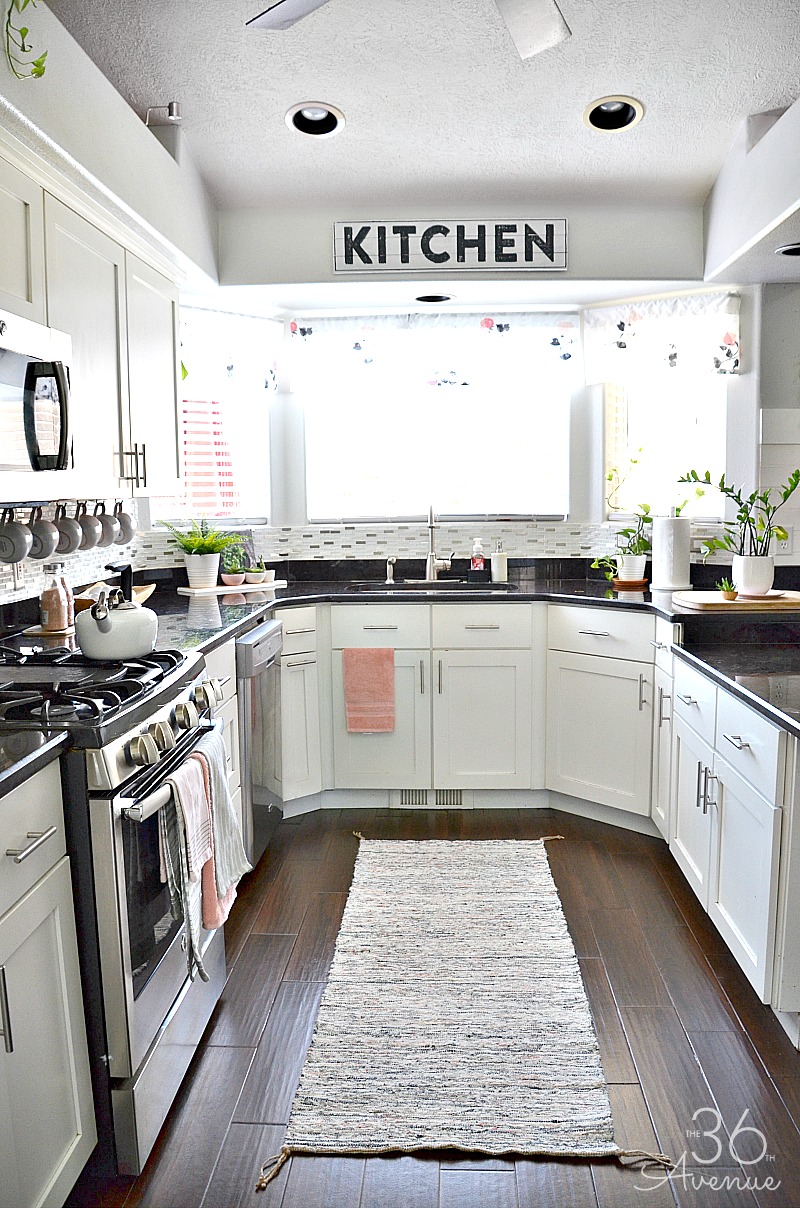 White Kitchen Decor Ideas - How to add color to a white kitchen. 