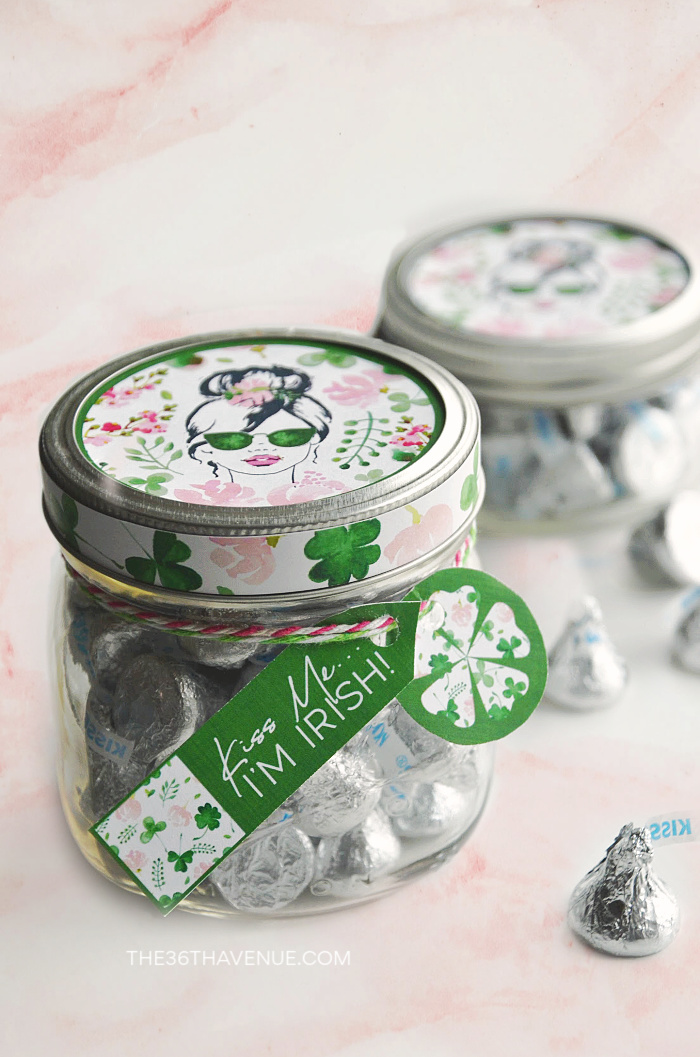 St. Patrick's Day Kiss Me I'm Irish Mason Jar Gift Idea at the36thavenue.com